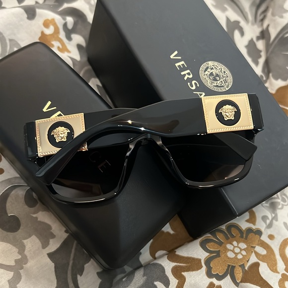 Versace Sunglasses - Picture 2 of 4